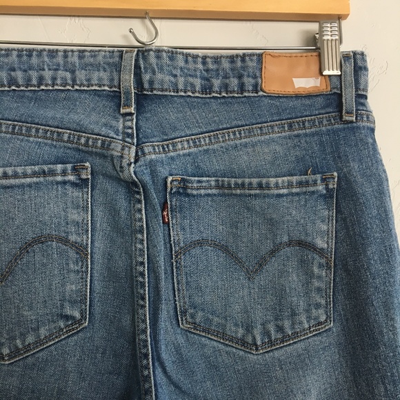 Levis High Rise Skinny Jeans - Picture 4 of 6